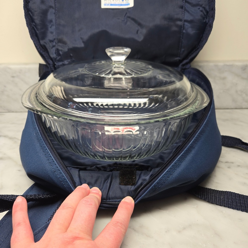 Pyrex Portables 2 Qt. Glass Casserole Dish with Lid Insulated Carrier Cold Packs - Picture 2 of 16